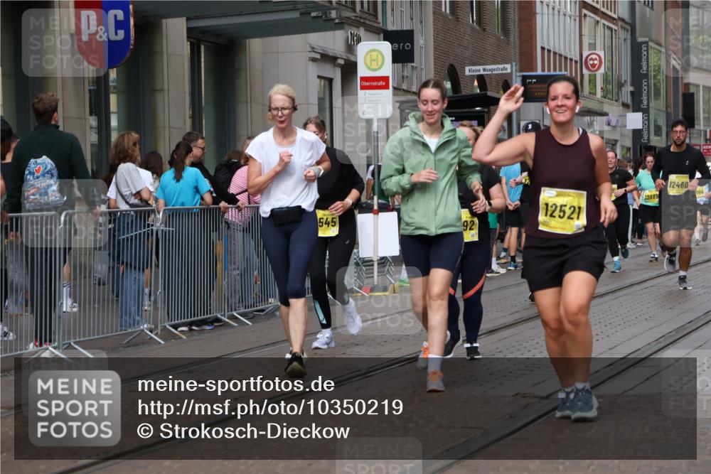 13.09.2026 - 21. swb-Marathon Bremen Strokosch-Dieckow http://msf.ph/oto/10350219 13.09.2026 11:13:13 Ziel 10484, 10545, 10766, 10883, 10889, 11084, 11392, 11670, 11954, 11999, 12010, 12280, 12460, 12521, 10804, 10893, 11048, 11357, 11606, 11627, 11671, 11832, 12050, 12060, 12393, 12418 meine-sportfotos.de