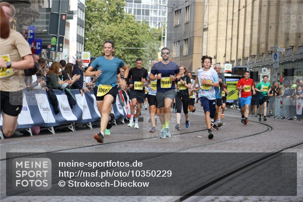 13.09.2026 - 21. swb-Marathon Bremen Strokosch-Dieckow http://msf.ph/oto/10350229 13.09.2026 10:54:29 Ziel 10359, 10822, 10947, 10996, 11010, 11118, 11290, 11329, 11361, 11476, 11765, 11843, 11989, 11998, 12356, 12435, 13531, 10410, 10589, 10608, 10704, 11039, 11040, 11174, 11389, 11874, 12038, 12519, 13526 meine-sportfotos.de