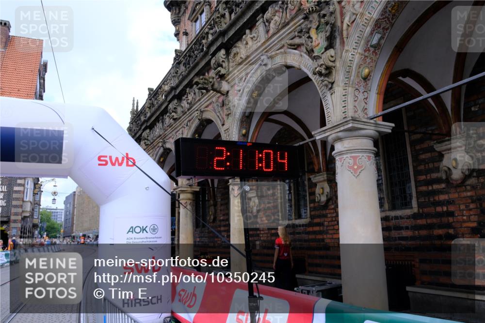 13.09.2026 - 21. swb-Marathon Bremen Tim E. http://msf.ph/oto/10350245 13.09.2026 11:41:54 Ziel  meine-sportfotos.de