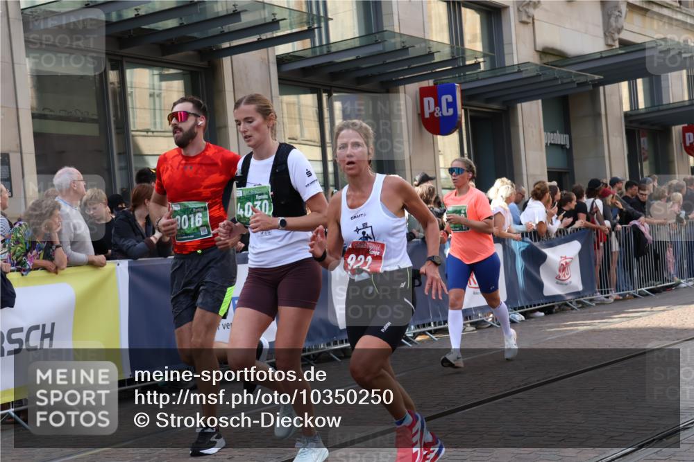 13.09.2026 - 21. swb-Marathon Bremen Strokosch-Dieckow http://msf.ph/oto/10350250 13.09.2026 13:31:38 Ziel 578, 846, 2310, 2934, 3115, 3205, 3239, 3244, 3278, 3946, 3989, 4030, 4797, 4979, 4998, 5158, 5325, 5363, 5899, 6100, 6116, 6193, 6213, 6354, 6602, 7242, 7260, 7526, 7790, 7964, 8048, 8078, 8166, 8206, 8247, 8610, 8970, 9016, 9033, 9188, 9568, 9640, 9785, 9914, 13151, 13231, 310, 922, 1600, 1627, 2602, 2707, 3152, 3343, 3392, 3579, 3858, 3859, 4164, 4258, 4273, 4477, 4692, 4889, 5426, 6039, 6062, 6100, 6193, 6581, 6602, 7032, 7608, 7941, 8042, 8205 meine-sportfotos.de