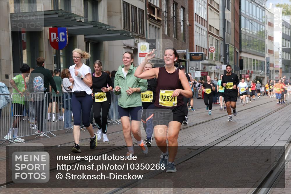 13.09.2026 - 21. swb-Marathon Bremen Strokosch-Dieckow http://msf.ph/oto/10350268 13.09.2026 11:13:15 Ziel 10484, 10545, 10766, 10883, 10889, 11084, 11392, 11670, 11954, 11999, 12010, 12280, 12460, 12521, 10804, 10893, 11048, 11357, 11606, 11627, 12050, 12060, 12393, 12418 meine-sportfotos.de