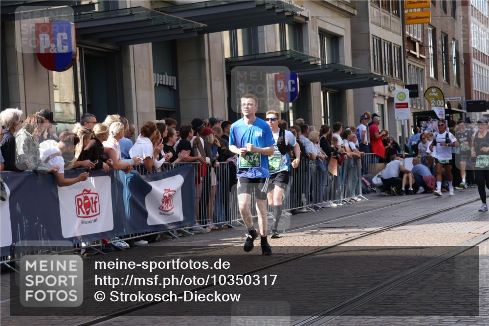 13.09.2026 - 21. swb-Marathon Bremen Strokosch-Dieckow http://msf.ph/oto/10350317 13.09.2026 13:31:41 Ziel 578, 846, 2310, 2934, 3205, 3244, 3278, 3946, 3989, 4030, 4566, 4797, 4979, 4998, 5158, 5325, 5363, 5899, 6116, 6354, 7182, 7242, 7526, 7790, 7818, 7964, 8048, 8078, 8247, 8610, 8970, 9016, 9188, 9394, 9640, 9785, 13231, 310, 922, 1600, 1627, 2602, 2707, 3115, 3152, 3239, 3244, 3343, 3392, 3579, 3858, 3859, 4164, 4258, 4273, 4692, 4889, 5426, 5899, 6039, 6062, 6100, 6193, 6213, 6581, 6602, 7032, 7260, 7608, 7941, 8042, 8205 meine-sportfotos.de