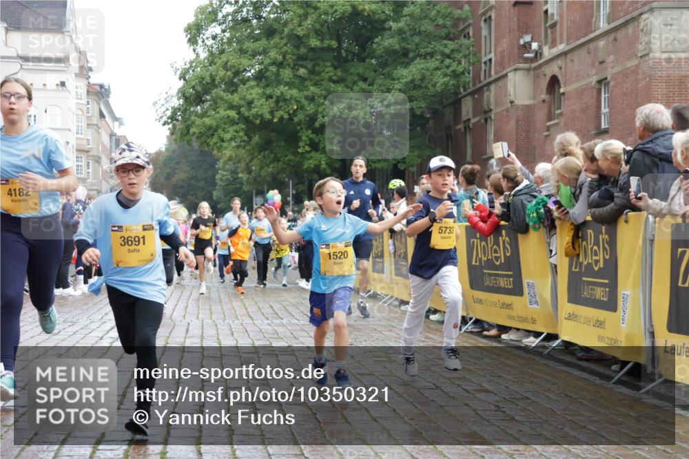 13.09.2026 - Kiel Lauf Yannick Fuchs http://msf.ph/oto/10350321 13.09.2026 08:57:27 Ziel 160, 700, 1546, 1769, 2128, 2129, 3382, 4834, 5984, 6459, 7478, 7715, 9062, 10876, 10892, 81, 482, 2384, 2479, 2543, 3034, 3161, 3305, 3665, 4558, 4901, 4908, 5003, 5223, 5340, 5719, 5809, 6361, 6807, 7559, 7752, 7927, 8341, 9307, 9542, 9564, 9940, 10321, 10603, 11423, 11495, 11558, 11986, 12062, 12215, 12455, 12512, 406, 689, 1051, 1520, 1714, 2439, 3359, 3375, 3691, 4182, 4321, 4382, 4383, 5006, 5219, 5244, 5733, 5762, 5765, 7058, 7547, 7608, 7609, 81 meine-sportfotos.de