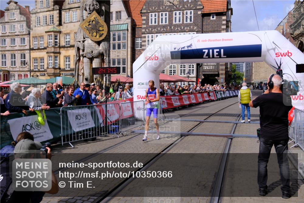 13.09.2026 - 21. swb-Marathon Bremen Tim E. http://msf.ph/oto/10350366 13.09.2026 12:18:34 Ziel  meine-sportfotos.de