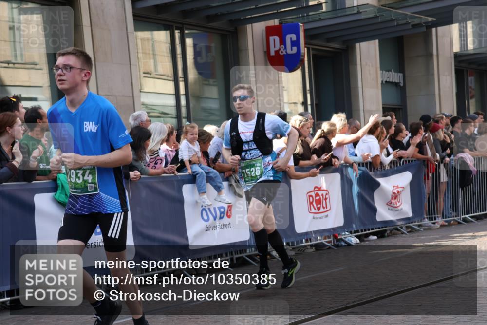 13.09.2026 - 21. swb-Marathon Bremen Strokosch-Dieckow http://msf.ph/oto/10350385 13.09.2026 13:31:43 Ziel 578, 846, 2310, 2934, 3205, 3278, 3946, 4030, 4566, 4797, 4979, 4998, 5158, 5325, 5628, 6116, 6354, 7182, 7242, 7526, 7790, 7818, 8048, 8247, 8610, 8970, 9016, 9188, 9394, 9640, 9785, 13231, 310, 922, 1600, 1627, 2602, 2707, 3115, 3152, 3239, 3244, 3278, 3343, 3392, 3579, 3858, 3859, 3989, 4164, 4258, 4273, 4692, 4889, 4998, 5158, 5363, 5426, 5899, 6039, 6062, 6100, 6193, 6213, 6354, 6581, 6602, 7032, 7260, 7608, 7941, 8042, 8205 meine-sportfotos.de