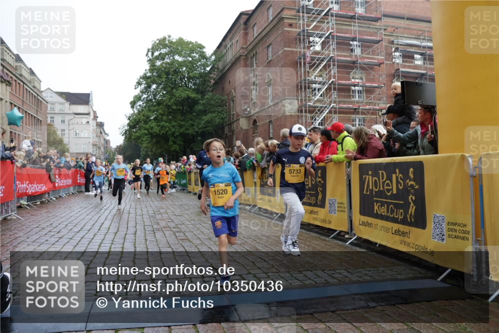 13.09.2026 - Kiel Lauf Yannick Fuchs http://msf.ph/oto/10350436 13.09.2026 08:57:28 Ziel 160, 700, 1546, 1769, 2128, 2129, 3382, 4834, 5006, 5984, 6459, 7478, 7715, 9062, 10876, 10892, 11356, 81, 2384, 3034, 3161, 3305, 3665, 4558, 4908, 5003, 5223, 5340, 5719, 5809, 6361, 6807, 7559, 7752, 7927, 8341, 9307, 9542, 9564, 9940, 10321, 10603, 11423, 11495, 11558, 12062, 12215, 12455, 12512, 406, 689, 1051, 1520, 1714, 2439, 3359, 3375, 3691, 4182, 4321, 4382, 4383, 5219, 5244, 5733, 5762, 5765, 7058, 7547, 7608, 7609, 9870, 81 meine-sportfotos.de