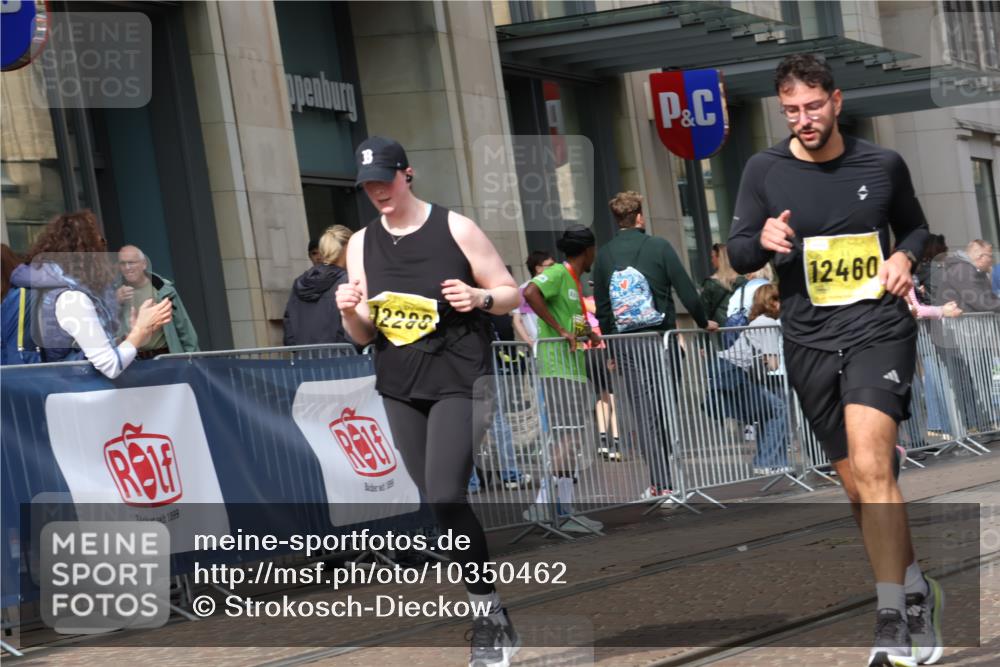 13.09.2026 - 21. swb-Marathon Bremen Strokosch-Dieckow http://msf.ph/oto/10350462 13.09.2026 11:13:21 Ziel 10330, 10484, 10545, 10766, 10883, 10889, 11078, 11084, 11392, 11954, 11999, 12010, 12280, 12460, 12521, 10804, 10893, 11048, 11357, 11627, 11670, 12060, 12393, 12418, 12521 meine-sportfotos.de