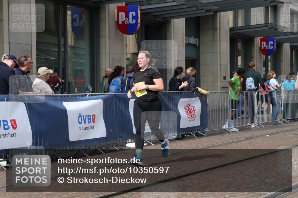 13.09.2026 - 21. swb-Marathon Bremen Strokosch-Dieckow http://msf.ph/oto/10350597 13.09.2026 11:13:24 Ziel 10330, 10484, 10545, 10766, 10883, 10889, 11078, 11084, 11392, 11954, 11999, 12010, 12280, 10804, 11048, 11357, 11392, 11670, 12393, 12418, 12460, 12521 meine-sportfotos.de