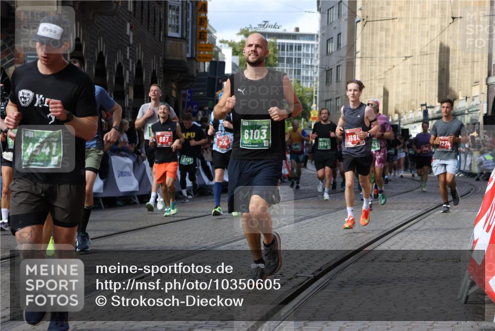 13.09.2026 - 21. swb-Marathon Bremen Strokosch-Dieckow http://msf.ph/oto/10350605 13.09.2026 13:29:24 Ziel 394, 430, 565, 687, 722, 725, 745, 936, 1014, 1274, 1688, 2023, 2070, 2223, 2378, 2851, 3419, 3665, 3938, 4590, 5036, 5225, 5865, 6099, 6937, 6955, 7149, 7361, 8984, 8985, 9661, 1083, 1243, 1581, 2076, 2301, 2742, 2957, 3030, 3721, 4576, 5244, 5599, 6006, 6384, 6499, 6690, 6930, 7013, 7384, 7426, 7649, 8009, 8481, 8594, 8831, 10013, 13031 meine-sportfotos.de