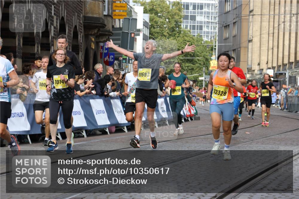 13.09.2026 - 21. swb-Marathon Bremen Strokosch-Dieckow http://msf.ph/oto/10350617 13.09.2026 10:54:36 Ziel 10359, 10503, 10577, 10631, 10749, 10837, 10884, 10996, 11099, 11118, 11290, 11329, 11361, 11476, 11765, 11843, 11989, 11998, 10589, 10608, 10704, 11040, 11174, 11569, 11874, 12519, 12800, 13526 meine-sportfotos.de