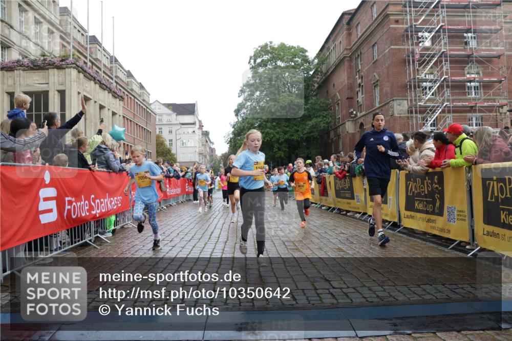 13.09.2026 - Kiel Lauf Yannick Fuchs http://msf.ph/oto/10350642 13.09.2026 08:57:30 Ziel 160, 700, 1546, 1769, 2128, 2129, 4834, 5006, 5984, 6459, 7478, 7715, 9062, 9579, 10876, 10892, 11356, 81, 2384, 3034, 3161, 3305, 3382, 3665, 4908, 5003, 5340, 5719, 5809, 6361, 7752, 8341, 9542, 9564, 9940, 10321, 10892, 11423, 11495, 11558, 12215, 12455, 12512, 406, 689, 1051, 1520, 1714, 2439, 3020, 3359, 3375, 3691, 4182, 4321, 4382, 4383, 5219, 5244, 5666, 5733, 5762, 5765, 5895, 7058, 7547, 7604, 7608, 7609, 8668, 8838, 9870, 10889, 11227, 81 meine-sportfotos.de