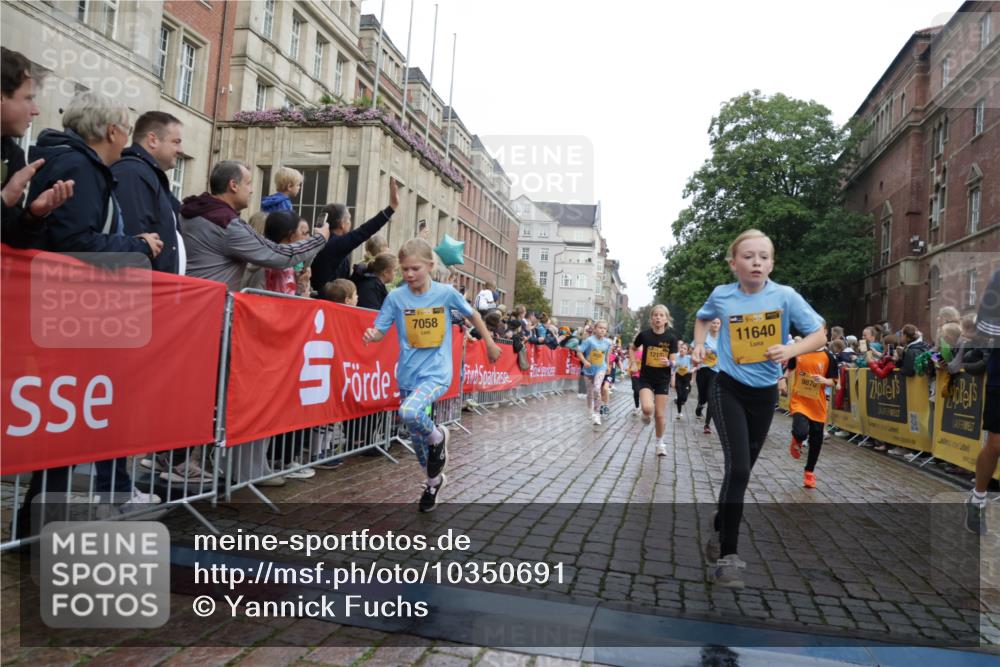 13.09.2026 - Kiel Lauf Yannick Fuchs http://msf.ph/oto/10350691 13.09.2026 08:57:30 Ziel 160, 700, 1546, 1769, 2128, 2129, 4834, 5006, 5984, 6459, 7478, 7715, 9062, 9579, 10876, 10892, 11356, 81, 2384, 3034, 3161, 3305, 3382, 3665, 4908, 5003, 5340, 5719, 5809, 6361, 7752, 8341, 9542, 9564, 9940, 10321, 10892, 11423, 11495, 11558, 12215, 12455, 12512, 406, 689, 1051, 1520, 1714, 2439, 3020, 3359, 3375, 3691, 4182, 4321, 4382, 4383, 5219, 5244, 5666, 5733, 5762, 5765, 5895, 7058, 7547, 7604, 7608, 7609, 8668, 8838, 9870, 10889, 11227, 81 meine-sportfotos.de