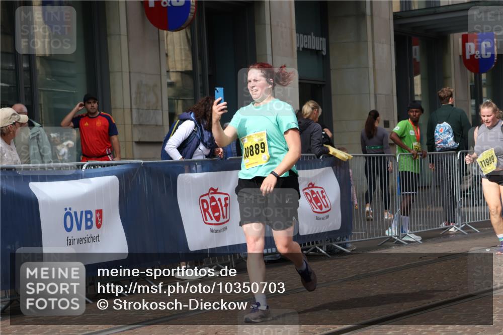 13.09.2026 - 21. swb-Marathon Bremen Strokosch-Dieckow http://msf.ph/oto/10350703 13.09.2026 11:13:27 Ziel 10330, 10545, 10766, 10889, 11078, 11084, 11954, 11999, 12010, 12280, 10484, 10545, 10883, 11048, 11392, 11670, 12460, 12521 meine-sportfotos.de