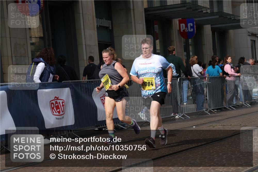 13.09.2026 - 21. swb-Marathon Bremen Strokosch-Dieckow http://msf.ph/oto/10350756 13.09.2026 11:13:28 Ziel 10330, 10766, 10799, 10889, 11078, 11084, 11954, 11999, 12010, 12280, 10484, 10545, 10883, 11048, 11392, 11670, 11954, 12280, 12460, 12521 meine-sportfotos.de
