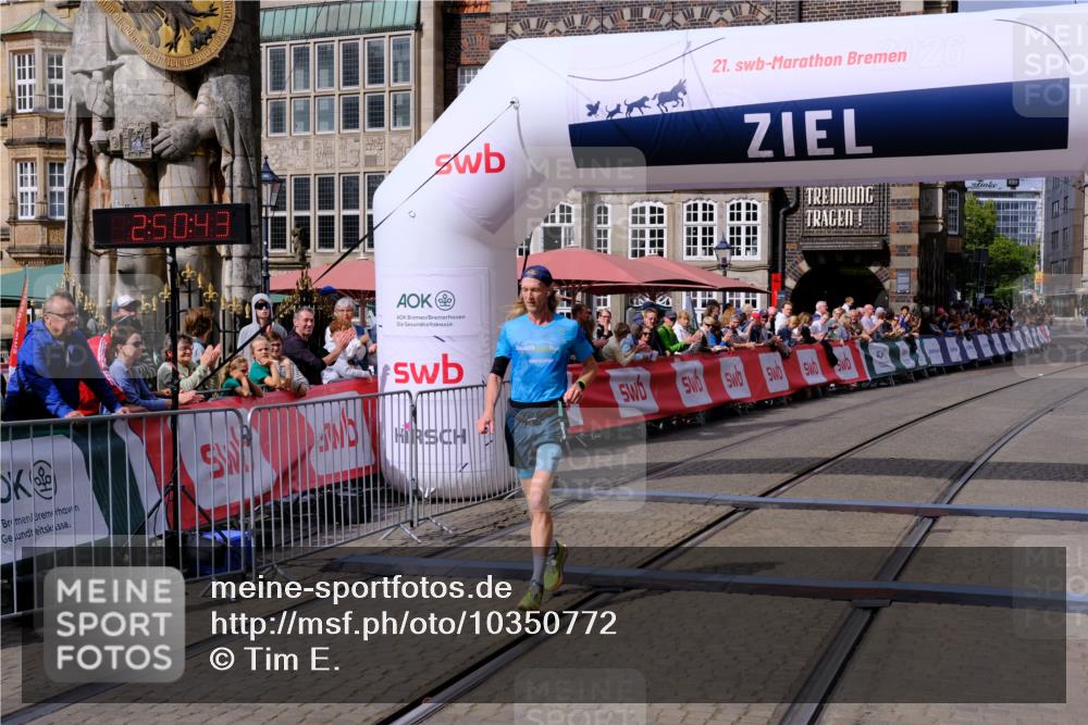 13.09.2026 - 21. swb-Marathon Bremen Tim E. http://msf.ph/oto/10350772 13.09.2026 12:21:33 Ziel  meine-sportfotos.de
