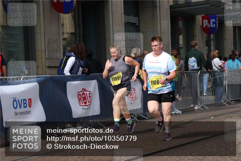 13.09.2026 - 21. swb-Marathon Bremen Strokosch-Dieckow http://msf.ph/oto/10350779 13.09.2026 11:13:28 Ziel 10330, 10766, 10799, 10889, 11078, 11084, 11954, 11999, 12010, 12280, 10484, 10545, 10883, 11048, 11392, 11670, 11954, 12280, 12460, 12521 meine-sportfotos.de