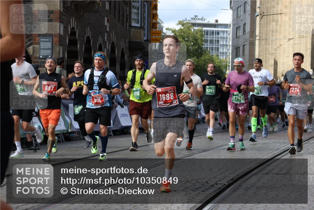 13.09.2026 - 21. swb-Marathon Bremen Strokosch-Dieckow http://msf.ph/oto/10350849 13.09.2026 13:29:26 Ziel 394, 430, 565, 687, 725, 745, 936, 1274, 1545, 1688, 2023, 2070, 2223, 2378, 2867, 3796, 3938, 4590, 5036, 5225, 6030, 6099, 7149, 7361, 8984, 9249, 9661, 1083, 1243, 1581, 2076, 2742, 3030, 3721, 4576, 5244, 6006, 6384, 6499, 6690, 6930, 7384, 7426, 7649, 7884, 8481, 8594, 8831, 9747, 9770, 10013, 13031 meine-sportfotos.de