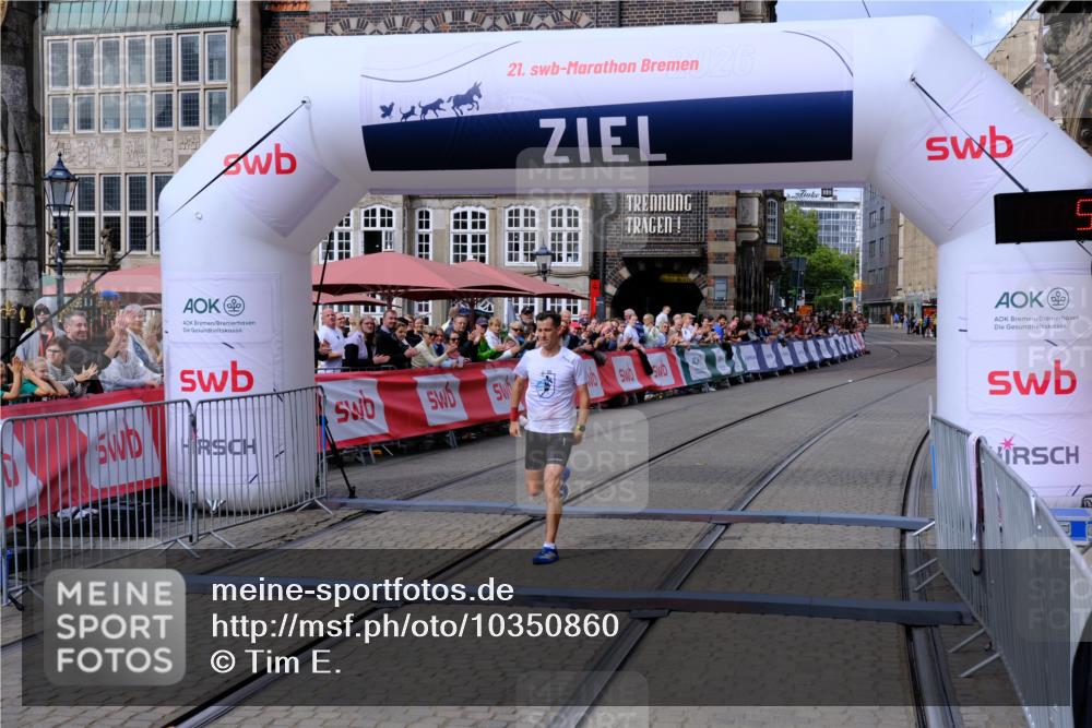13.09.2026 - 21. swb-Marathon Bremen Tim E. http://msf.ph/oto/10350860 13.09.2026 12:22:49 Ziel 176 meine-sportfotos.de