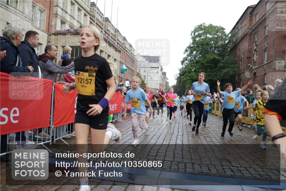 13.09.2026 - Kiel Lauf Yannick Fuchs http://msf.ph/oto/10350865 13.09.2026 08:57:32 Ziel 160, 406, 700, 1051, 1546, 1769, 2128, 2129, 4834, 5006, 5984, 6459, 7478, 7715, 9062, 9579, 10428, 10876, 11356, 2384, 3034, 3305, 3382, 3665, 4908, 5003, 5340, 5719, 5809, 6361, 7752, 8341, 9542, 9564, 10321, 10892, 11423, 11495, 11558, 12215, 12455, 12512, 57, 689, 1520, 1714, 2439, 3020, 3359, 3375, 3691, 4182, 4185, 4321, 4382, 4383, 5219, 5244, 5666, 5733, 5762, 5765, 5895, 6056, 7058, 7547, 7604, 7608, 7609, 8668, 8838, 9870, 9872, 10847, 10889, 11227, 81 meine-sportfotos.de
