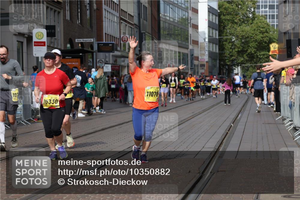 13.09.2026 - 21. swb-Marathon Bremen Strokosch-Dieckow http://msf.ph/oto/10350882 13.09.2026 11:13:33 Ziel 10330, 10491, 10766, 10799, 10880, 11078, 11999, 12010, 10484, 10545, 10883, 10889, 11084, 11392, 11670, 11954, 12280, 12460, 12521 meine-sportfotos.de