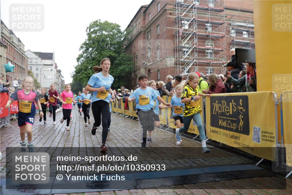 13.09.2026 - Kiel Lauf Yannick Fuchs http://msf.ph/oto/10350933 13.09.2026 08:57:33 Ziel 160, 406, 700, 1051, 1546, 1769, 2128, 2129, 4834, 5006, 5984, 6459, 7478, 7715, 9062, 9324, 9579, 10428, 10876, 11356, 2384, 3382, 3665, 4908, 5003, 5340, 5719, 5809, 7752, 8341, 9542, 10321, 10892, 11495, 11558, 12215, 12455, 12512, 57, 689, 1520, 1714, 2326, 2439, 3020, 3359, 3375, 3691, 4182, 4185, 4321, 4382, 4383, 5093, 5219, 5244, 5666, 5733, 5762, 5765, 5895, 6056, 7058, 7547, 7604, 7608, 7609, 8668, 8838, 9870, 9872, 10847, 10889, 11227, 81, 2384 meine-sportfotos.de