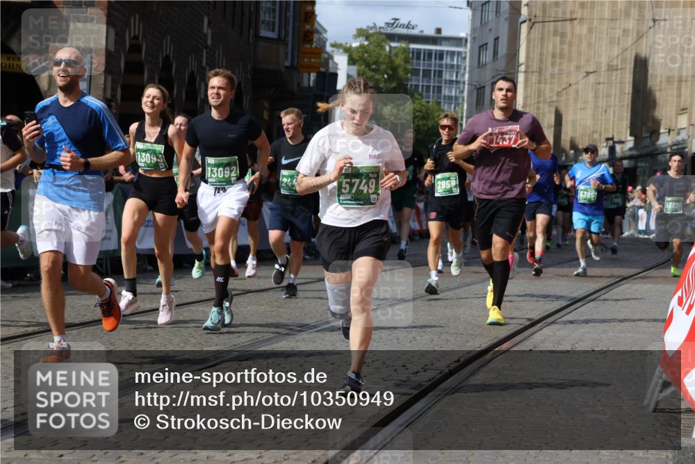 13.09.2026 - 21. swb-Marathon Bremen Strokosch-Dieckow http://msf.ph/oto/10350949 13.09.2026 13:33:02 Ziel 1437, 1687, 2611, 2992, 3354, 3878, 3895, 3902, 4233, 4323, 4862, 5009, 5398, 5581, 5657, 6583, 6718, 6760, 6786, 7016, 7466, 7758, 7990, 8344, 8367, 8506, 8957, 9175, 13232, 13234, 2283, 2393, 2440, 2818, 2959, 3710, 4260, 4408, 4659, 5191, 5324, 5395, 5410, 5790, 5981, 7467, 7788, 7830, 8061, 9269, 13028, 13092, 13093, 13101 meine-sportfotos.de