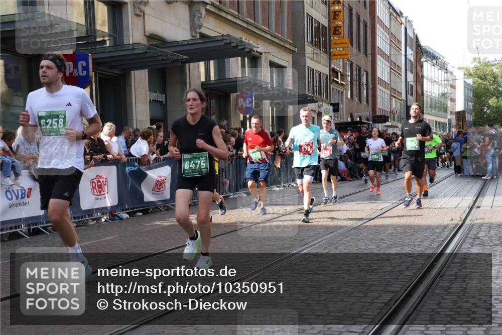 13.09.2026 - 21. swb-Marathon Bremen Strokosch-Dieckow http://msf.ph/oto/10350951 13.09.2026 13:31:56 Ziel 287, 1369, 2310, 2910, 2934, 3402, 3441, 3650, 3922, 4057, 4471, 4566, 4655, 4797, 4835, 5628, 6116, 6258, 6475, 6781, 6857, 6875, 6900, 7150, 7182, 7526, 7553, 7572, 7818, 8632, 9151, 9198, 9283, 9394, 9640, 9719, 9779, 13029, 13182, 13208, 13244, 310, 578, 846, 2934, 3115, 3205, 3239, 3244, 3278, 3858, 3946, 3989, 4030, 4164, 4273, 4979, 4998, 5158, 5325, 5363, 5426, 5899, 6062, 6100, 6116, 6193, 6213, 6354, 6581, 6602, 7242, 7260, 7608, 7941, 8042, 8205 meine-sportfotos.de