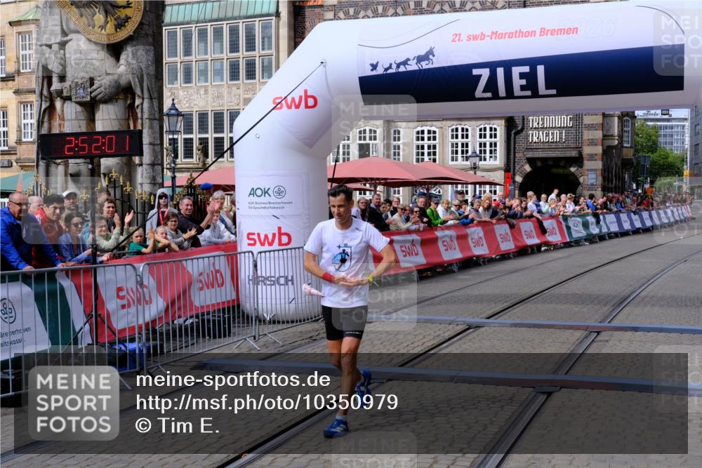 13.09.2026 - 21. swb-Marathon Bremen Tim E. http://msf.ph/oto/10350979 13.09.2026 12:22:51 Ziel 176 meine-sportfotos.de