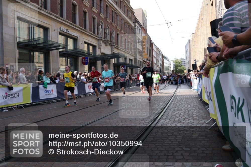 13.09.2026 - 21. swb-Marathon Bremen Strokosch-Dieckow http://msf.ph/oto/10350994 13.09.2026 13:31:58 Ziel 287, 1369, 2310, 2910, 3402, 3441, 3650, 3922, 4057, 4263, 4471, 4566, 4655, 4797, 4835, 5281, 5628, 6258, 6475, 6518, 6781, 6857, 6875, 6900, 7150, 7182, 7553, 7572, 7818, 8632, 9040, 9151, 9198, 9283, 9394, 9719, 9779, 13029, 13182, 13208, 13244, 310, 578, 846, 2934, 3115, 3205, 3239, 3244, 3278, 3858, 3946, 3989, 4030, 4164, 4979, 4998, 5158, 5325, 5363, 5426, 5899, 6062, 6100, 6116, 6193, 6213, 6354, 6602, 7242, 7260, 7526, 7608, 7941 meine-sportfotos.de