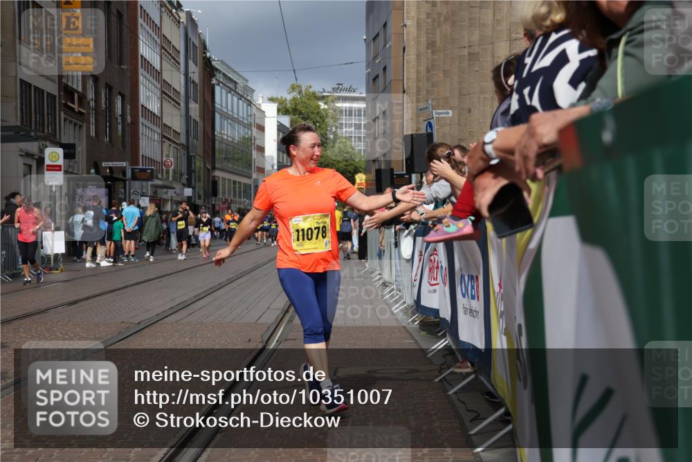 13.09.2026 - 21. swb-Marathon Bremen Strokosch-Dieckow http://msf.ph/oto/10351007 13.09.2026 11:13:36 Ziel 10330, 10491, 10766, 10799, 10880, 11027, 11078, 11902, 12010, 10484, 10545, 10883, 10889, 11084, 11392, 11670, 11954, 11999, 12280, 12460, 12521 meine-sportfotos.de