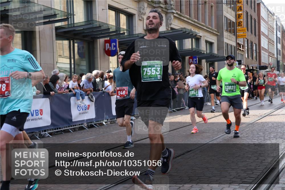 13.09.2026 - 21. swb-Marathon Bremen Strokosch-Dieckow http://msf.ph/oto/10351056 13.09.2026 13:31:59 Ziel 287, 1369, 2310, 2910, 3402, 3429, 3441, 3650, 3922, 4057, 4263, 4471, 4566, 4655, 4797, 4835, 5281, 5628, 6258, 6475, 6518, 6781, 6857, 6875, 6900, 7150, 7173, 7182, 7553, 7572, 7818, 8632, 9040, 9151, 9198, 9283, 9394, 9719, 9779, 13029, 13182, 13208, 13244, 310, 578, 846, 2934, 3115, 3205, 3239, 3244, 3278, 3858, 3946, 3989, 4030, 4164, 4797, 4979, 4998, 5158, 5325, 5363, 5426, 5899, 6062, 6100, 6116, 6193, 6213, 6354, 6602, 7242, 7260, 7526, 7608, 7941 meine-sportfotos.de