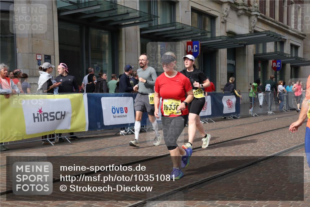 13.09.2026 - 21. swb-Marathon Bremen Strokosch-Dieckow http://msf.ph/oto/10351081 13.09.2026 11:13:38 Ziel 10330, 10491, 10766, 10799, 10880, 11027, 11078, 11902, 12010, 10484, 10545, 10766, 10883, 10889, 11084, 11392, 11670, 11954, 11999, 12010, 12280, 12460, 12521 meine-sportfotos.de