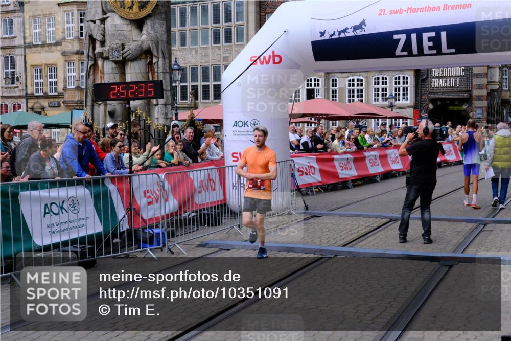 13.09.2026 - 21. swb-Marathon Bremen Tim E. http://msf.ph/oto/10351091 13.09.2026 12:23:25 Ziel  meine-sportfotos.de