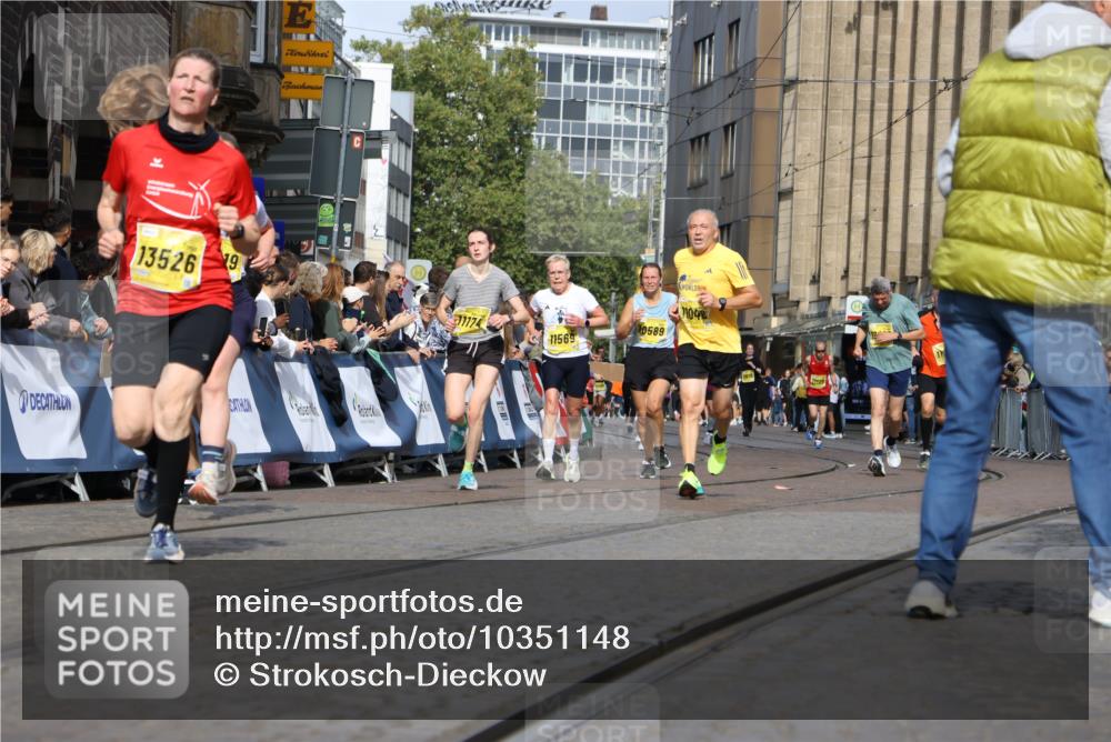 13.09.2026 - 21. swb-Marathon Bremen Strokosch-Dieckow http://msf.ph/oto/10351148 13.09.2026 10:54:48 Ziel 10067, 10146, 10359, 10410, 10503, 10577, 10631, 10749, 10765, 10837, 10884, 11039, 11099, 11118, 11389, 11593, 12038, 12265, 12328, 12467, 10646, 10901, 11620, 11860, 11889, 11976, 12313, 13592 meine-sportfotos.de