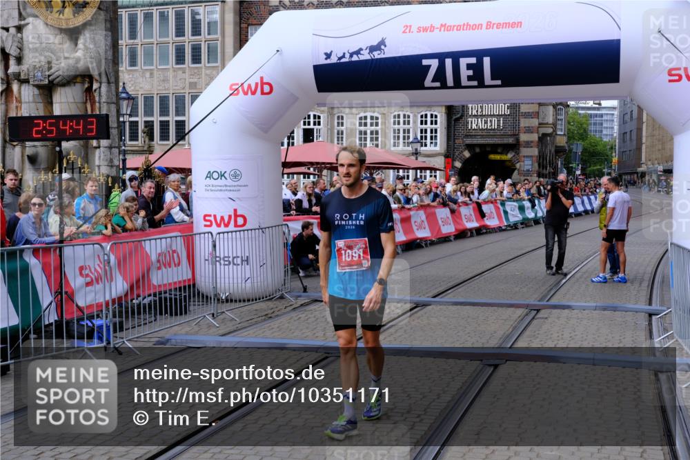 13.09.2026 - 21. swb-Marathon Bremen Tim E. http://msf.ph/oto/10351171 13.09.2026 12:25:33 Ziel  meine-sportfotos.de
