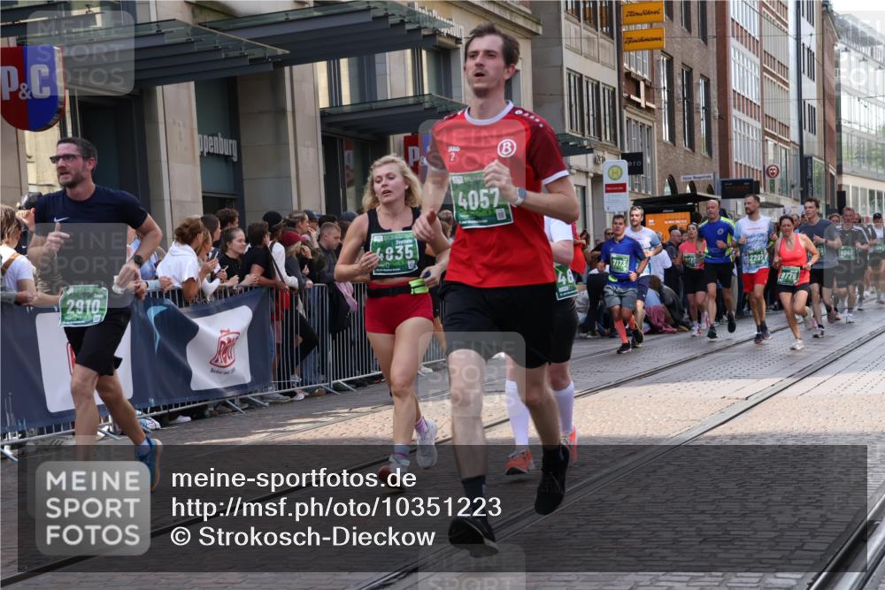 13.09.2026 - 21. swb-Marathon Bremen Strokosch-Dieckow http://msf.ph/oto/10351223 13.09.2026 13:32:03 Ziel 287, 1369, 1687, 2292, 2293, 2910, 2992, 3402, 3429, 3441, 3650, 3922, 4057, 4263, 4380, 4471, 4566, 4655, 4835, 5281, 5628, 6258, 6475, 6518, 6593, 6760, 6781, 6857, 6875, 6900, 7150, 7173, 7182, 7553, 7572, 7818, 7990, 8632, 8957, 9040, 9151, 9175, 9198, 9283, 9394, 9719, 9779, 13029, 13182, 13208, 13244, 578, 846, 2310, 2934, 3115, 3205, 3239, 3244, 3278, 3946, 3989, 4030, 4797, 4979, 4998, 5158, 5325, 5363, 5899, 6100, 6116, 6193, 6213, 6354, 6602, 7242, 7260, 7526 meine-sportfotos.de