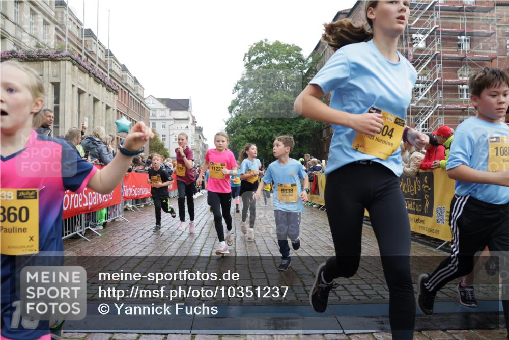 13.09.2026 - Kiel Lauf Yannick Fuchs http://msf.ph/oto/10351237 13.09.2026 08:57:33 Ziel 160, 406, 700, 1051, 1546, 1769, 2128, 2129, 4834, 5006, 5984, 6459, 7478, 7715, 9062, 9324, 9579, 10428, 10876, 11356, 2384, 3382, 3665, 4908, 5003, 5340, 5719, 5809, 7752, 8341, 9542, 10321, 10892, 11495, 11558, 12215, 12455, 12512, 57, 689, 1520, 1714, 2326, 2439, 3020, 3359, 3375, 3691, 4182, 4185, 4321, 4382, 4383, 5093, 5219, 5244, 5666, 5733, 5762, 5765, 5895, 6056, 7058, 7547, 7604, 7608, 7609, 8668, 8838, 9870, 9872, 10847, 10889, 11227, 81, 2384 meine-sportfotos.de