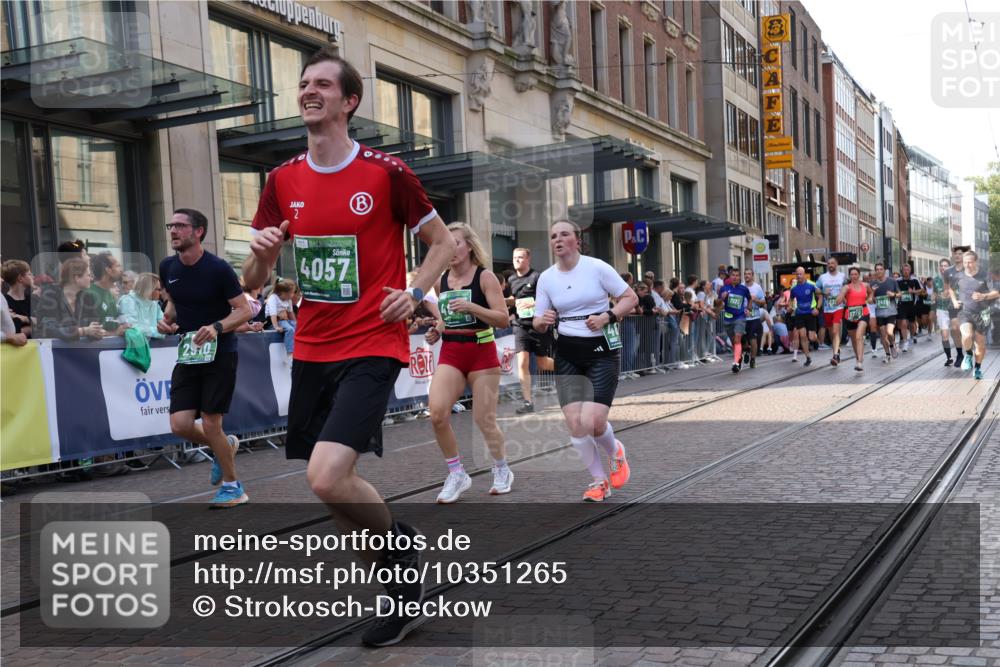 13.09.2026 - 21. swb-Marathon Bremen Strokosch-Dieckow http://msf.ph/oto/10351265 13.09.2026 13:32:04 Ziel 287, 1369, 1687, 2292, 2293, 2910, 2992, 3402, 3429, 3441, 3650, 3922, 4057, 4263, 4380, 4471, 4566, 4655, 4835, 5281, 5628, 6258, 6475, 6518, 6593, 6760, 6781, 6857, 6875, 6900, 7150, 7173, 7182, 7553, 7572, 7818, 7990, 8632, 8957, 9040, 9151, 9175, 9198, 9283, 9394, 9719, 9779, 13029, 13182, 13208, 13244, 578, 846, 2310, 2934, 3115, 3205, 3239, 3244, 3278, 3946, 3989, 4030, 4797, 4979, 4998, 5158, 5325, 5363, 5899, 6116, 6213, 6354, 7242, 7260, 7526 meine-sportfotos.de