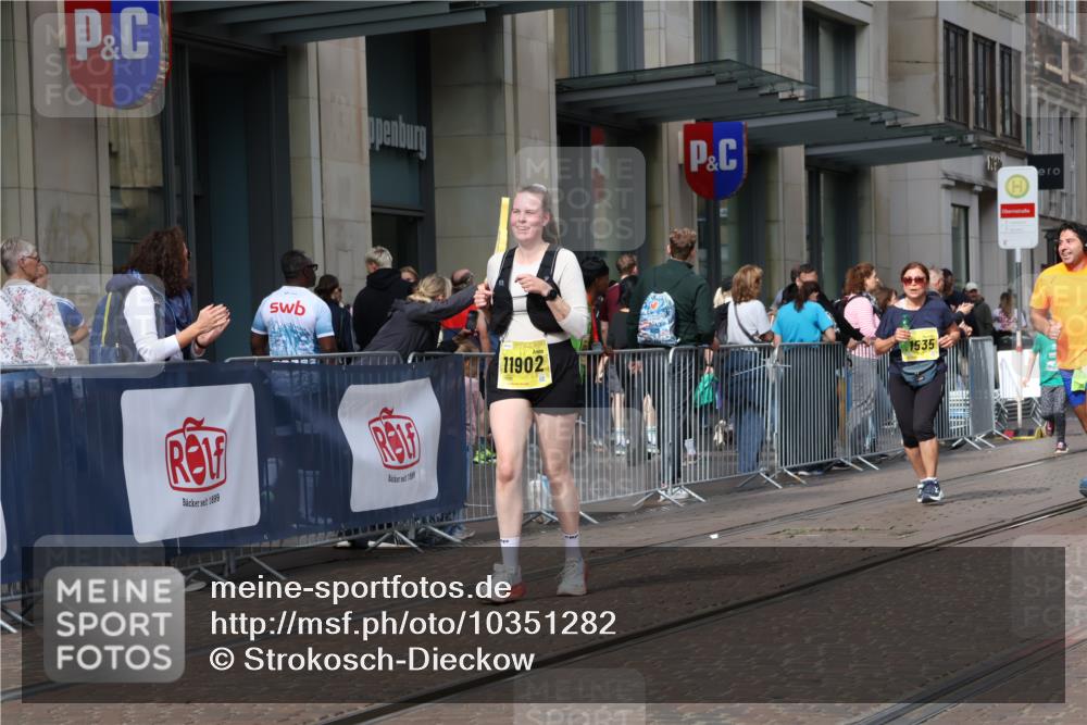 13.09.2026 - 21. swb-Marathon Bremen Strokosch-Dieckow http://msf.ph/oto/10351282 13.09.2026 11:13:54 Ziel 10395, 10396, 10402, 10491, 10586, 10784, 10854, 10880, 11027, 11233, 11535, 11703, 11864, 11902, 12100, 10330, 10766, 10799, 10889, 11078, 11084, 11999, 12010 meine-sportfotos.de
