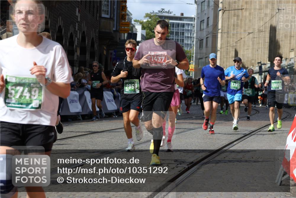 13.09.2026 - 21. swb-Marathon Bremen Strokosch-Dieckow http://msf.ph/oto/10351292 13.09.2026 13:33:04 Ziel 1437, 2611, 2638, 3354, 3878, 3895, 3902, 4233, 4323, 4862, 5009, 5398, 5581, 5657, 6583, 6718, 6786, 7016, 7466, 7758, 8344, 8367, 8506, 13164, 13232, 13234, 831, 1124, 2283, 2393, 2440, 2818, 2959, 3710, 4243, 4260, 4408, 5040, 5191, 5324, 5395, 5790, 6614, 6915, 7421, 7467, 7788, 7830, 8061, 9269, 9616, 13028, 13101 meine-sportfotos.de