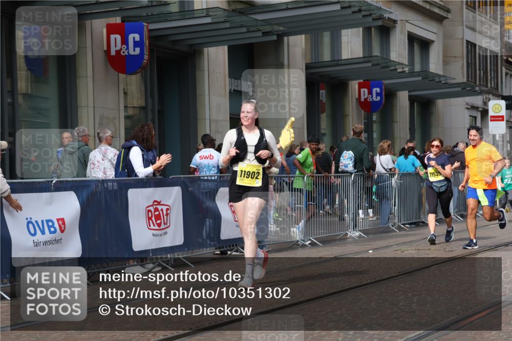 13.09.2026 - 21. swb-Marathon Bremen Strokosch-Dieckow http://msf.ph/oto/10351302 13.09.2026 11:13:54 Ziel 10395, 10396, 10402, 10491, 10586, 10784, 10854, 10880, 11027, 11233, 11535, 11703, 11864, 11902, 12100, 10330, 10766, 10799, 10889, 11078, 11084, 11999, 12010 meine-sportfotos.de
