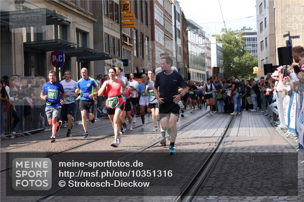 13.09.2026 - 21. swb-Marathon Bremen Strokosch-Dieckow http://msf.ph/oto/10351316 13.09.2026 13:32:06 Ziel 287, 1369, 1687, 2292, 2293, 2910, 2992, 3354, 3402, 3429, 3441, 3650, 3878, 3922, 4057, 4263, 4380, 4471, 4655, 4835, 5281, 5628, 6258, 6475, 6518, 6593, 6760, 6781, 6857, 6875, 6900, 7150, 7173, 7182, 7553, 7572, 7990, 8632, 8957, 9040, 9151, 9175, 9198, 9283, 9394, 9719, 9779, 13029, 13182, 13208, 13244, 578, 846, 2310, 2934, 3205, 3244, 3278, 3946, 3989, 4030, 4566, 4797, 4979, 4998, 5158, 5325, 5363, 5899, 6116, 6354, 7182, 7242, 7526, 7818, 9394 meine-sportfotos.de