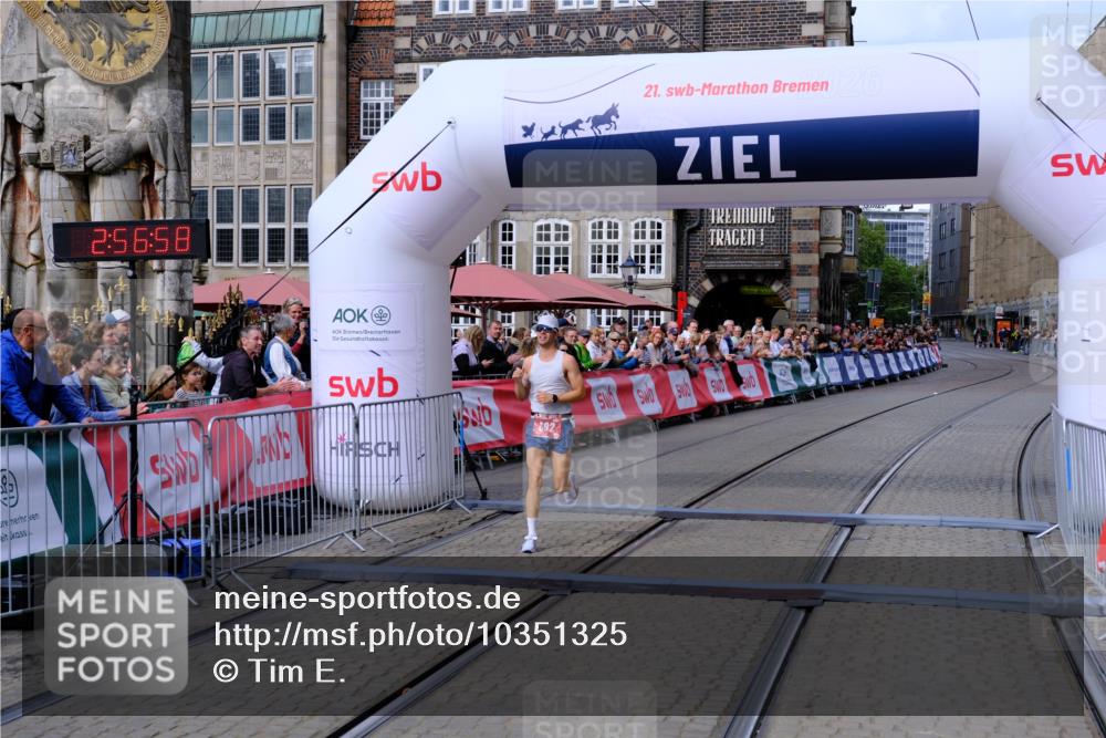 13.09.2026 - 21. swb-Marathon Bremen Tim E. http://msf.ph/oto/10351325 13.09.2026 12:27:47 Ziel  meine-sportfotos.de