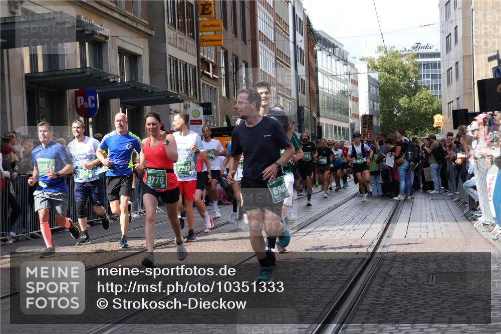 13.09.2026 - 21. swb-Marathon Bremen Strokosch-Dieckow http://msf.ph/oto/10351333 13.09.2026 13:32:07 Ziel 287, 1369, 1687, 2292, 2293, 2910, 2992, 3354, 3402, 3429, 3441, 3650, 3878, 3922, 4057, 4263, 4380, 4471, 4655, 4835, 5281, 5628, 6258, 6475, 6518, 6593, 6760, 6781, 6857, 6875, 6900, 7150, 7173, 7553, 7572, 7990, 8632, 8957, 9040, 9151, 9175, 9198, 9283, 9719, 9779, 13029, 13182, 13208, 13244, 578, 846, 2310, 2934, 3205, 3278, 3946, 3989, 4030, 4566, 4797, 4979, 4998, 5158, 5325, 5363, 5628, 6116, 6354, 7182, 7242, 7526, 7818, 9394 meine-sportfotos.de