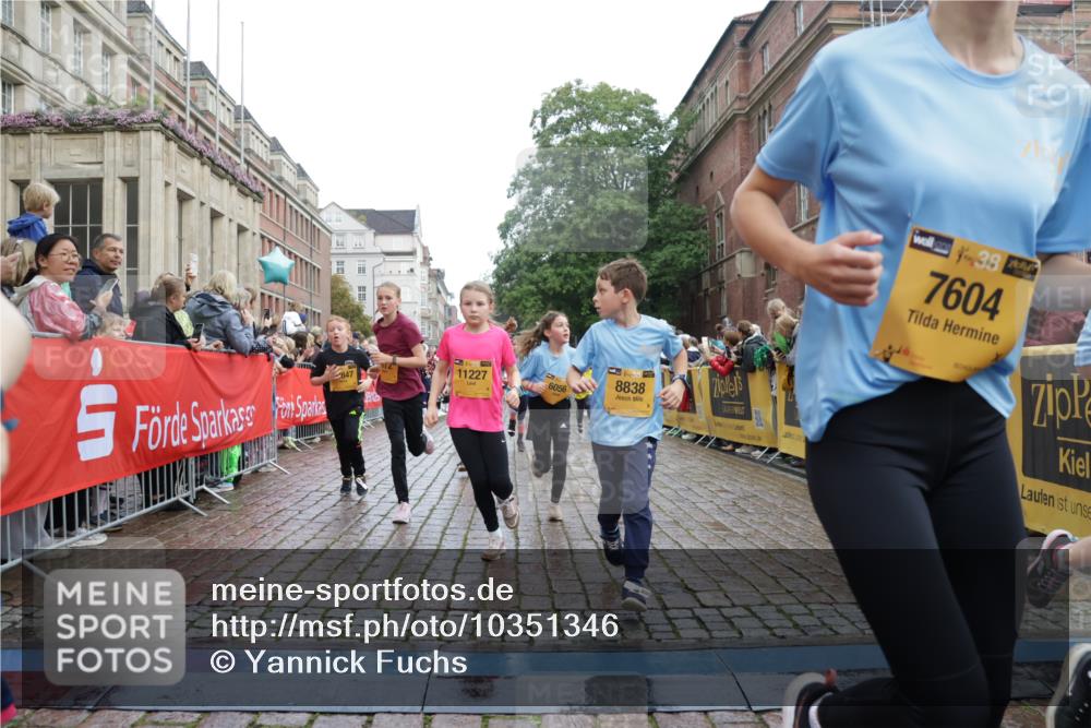 13.09.2026 - Kiel Lauf Yannick Fuchs http://msf.ph/oto/10351346 13.09.2026 08:57:34 Ziel 160, 406, 700, 1051, 1546, 1769, 2128, 2129, 2439, 4382, 4834, 5006, 5984, 6459, 7478, 7547, 7715, 9062, 9324, 9579, 10428, 10876, 11356, 2129, 2384, 3382, 3665, 4908, 5003, 5340, 5719, 5809, 7752, 8341, 9542, 10321, 10892, 11495, 11558, 12215, 12455, 12512, 57, 689, 1520, 1714, 2326, 3020, 3359, 3375, 3691, 4182, 4185, 4321, 4383, 5093, 5219, 5244, 5666, 5733, 5762, 5765, 5895, 6056, 7058, 7604, 7608, 7609, 8668, 8838, 9870, 9872, 10847, 10889, 11227, 81, 2384 meine-sportfotos.de