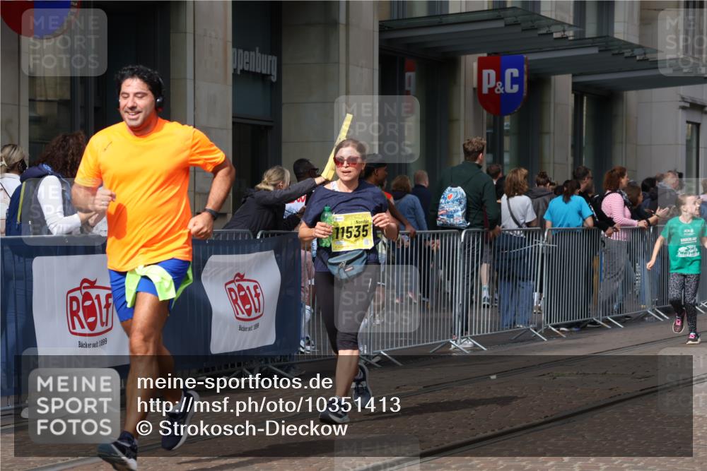 13.09.2026 - 21. swb-Marathon Bremen Strokosch-Dieckow http://msf.ph/oto/10351413 13.09.2026 11:13:57 Ziel 10303, 10395, 10396, 10402, 10586, 10784, 10854, 11027, 11041, 11140, 11173, 11233, 11363, 11535, 11703, 11864, 11902, 12100, 10330, 10491, 10766, 10799, 10880, 11078, 11999, 12010 meine-sportfotos.de