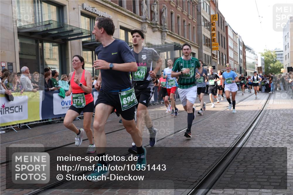 13.09.2026 - 21. swb-Marathon Bremen Strokosch-Dieckow http://msf.ph/oto/10351443 13.09.2026 13:32:09 Ziel 287, 1369, 1687, 2292, 2293, 2611, 2910, 2992, 3354, 3402, 3429, 3441, 3650, 3878, 3922, 4057, 4263, 4323, 4380, 4471, 4655, 4835, 5281, 6258, 6475, 6518, 6593, 6760, 6781, 6857, 6875, 6900, 7150, 7173, 7553, 7572, 7990, 8632, 8957, 9040, 9151, 9175, 9198, 9283, 9719, 9779, 13029, 13182, 13208, 13244, 578, 846, 2310, 2934, 3205, 3946, 4030, 4566, 4797, 4979, 5325, 5628, 6116, 6475, 7182, 7242, 7526, 7818, 9394, 13182 meine-sportfotos.de