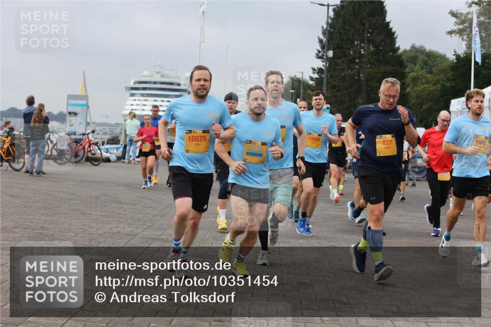 13.09.2026 - Kiel Lauf Andreas Tolksdorf http://msf.ph/oto/10351454 13.09.2026 09:56:00 Kiellinie 10575, 10960, 38, 427, 6940 meine-sportfotos.de