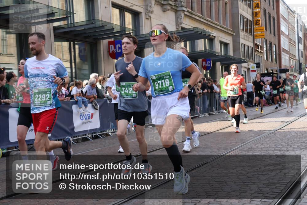 13.09.2026 - 21. swb-Marathon Bremen Strokosch-Dieckow http://msf.ph/oto/10351510 13.09.2026 13:32:10 Ziel 287, 1369, 1437, 1687, 2292, 2293, 2611, 2910, 2992, 3354, 3402, 3429, 3441, 3650, 3878, 3922, 4057, 4263, 4323, 4380, 4471, 4655, 4835, 4862, 5281, 5398, 6258, 6518, 6583, 6593, 6760, 6781, 6857, 6875, 6900, 7150, 7173, 7553, 7572, 7990, 8632, 8957, 9040, 9151, 9175, 9198, 9283, 9719, 9779, 13029, 13208, 13244, 578, 846, 2310, 2934, 3205, 3946, 4030, 4566, 4797, 4979, 5325, 5628, 6116, 6258, 6475, 7182, 7242, 7526, 7818, 9394, 13182 meine-sportfotos.de