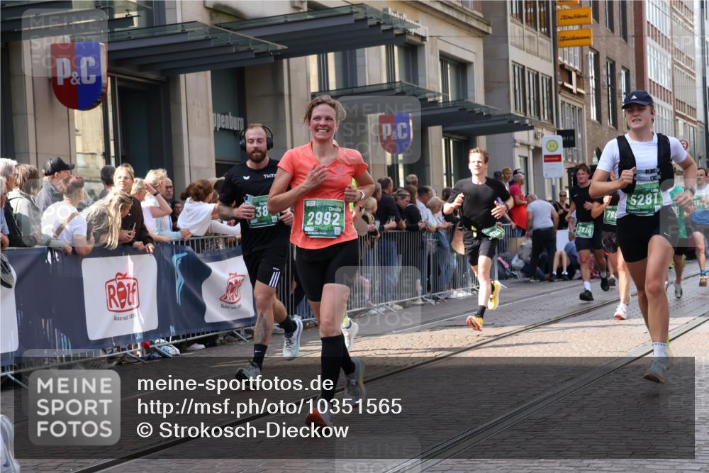 13.09.2026 - 21. swb-Marathon Bremen Strokosch-Dieckow http://msf.ph/oto/10351565 13.09.2026 13:32:12 Ziel 287, 1437, 1687, 2292, 2293, 2611, 2910, 2992, 3354, 3402, 3429, 3441, 3650, 3878, 3895, 3922, 4057, 4263, 4323, 4380, 4471, 4655, 4835, 4862, 5281, 5398, 6518, 6583, 6593, 6760, 6781, 6857, 6900, 7150, 7173, 7466, 7553, 7572, 7758, 7990, 8344, 8632, 8957, 9040, 9151, 9175, 9198, 9283, 9719, 9779, 13208, 13244, 578, 846, 1369, 2310, 2934, 3205, 3650, 3946, 4057, 4566, 4797, 4979, 5325, 5628, 6116, 6258, 6475, 7182, 7242, 7526, 7818, 9394, 13182 meine-sportfotos.de